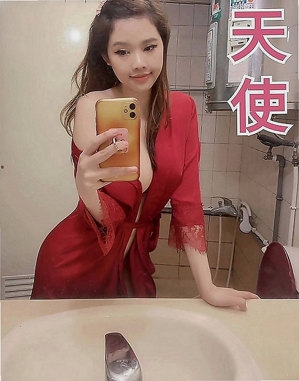 佳里外約服務：泡泡 |陽光女孩|166cm|50kg|D罩杯|24歲|本人特色：氣質OL 皮膚白皙 性感美腿；雙重性格(外表氣質冷艷內心小女人)接受喇舌/69 高挑