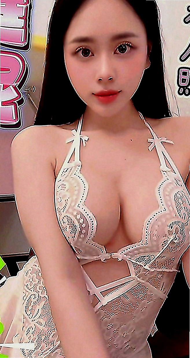 鳥松按摩：小軒 |音樂係花|165cm|52kg|E罩杯|22歲|會享受愛愛的FU 蜜穴很粉紅喔~  出來尋歡愛愛的哥哥 身材前凸後翹